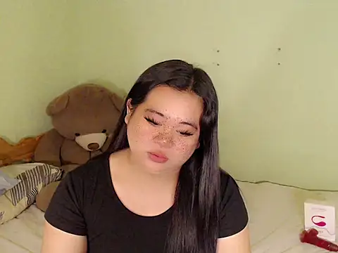 Snapshot of Im_ur_mother chatting on 06-20-26, 12:32 Im ur mother online show from 06-20-26, 12:32