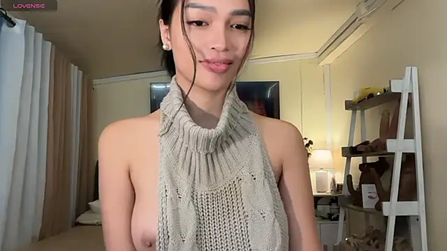 Snapshot of _agatha143_ chatting on 06-12-26, 02:53 agatha143 online show from 06-12-26, 02:53