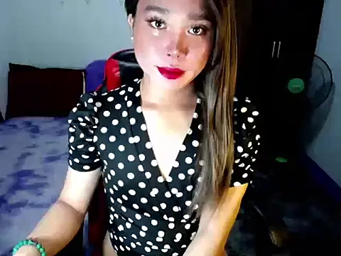 Urassiansweetcummer online show from 11-26-25, 02:11