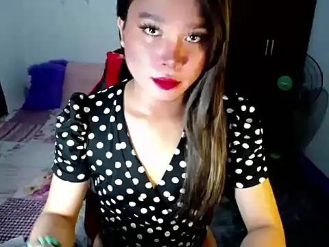 Urassiansweetcummer online show from 10-28-25, 01:39