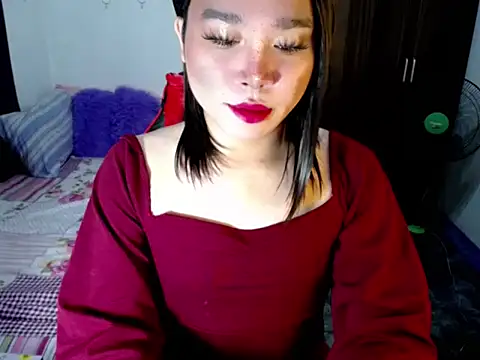 Urassiansweetcummer online show from 09-30-25, 12:27