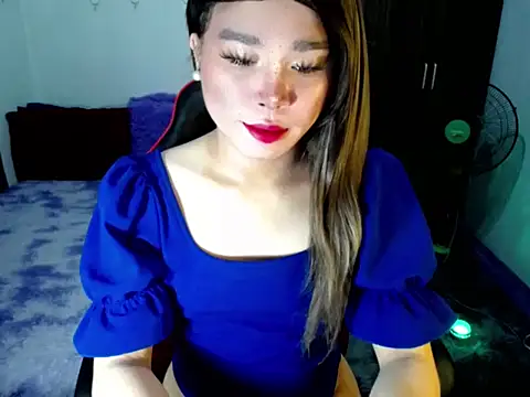 Urassiansweetcummer online show from 12-17-25, 02:16