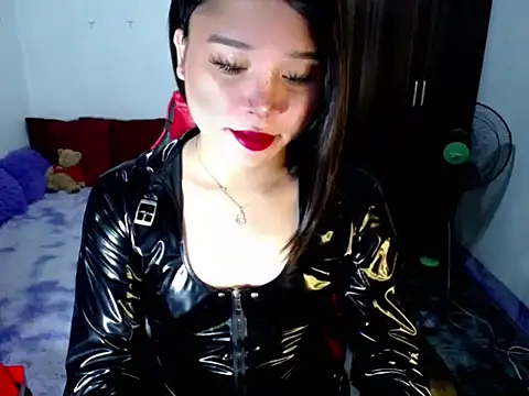 Snapshot of Urassiansweetcummer chatting on 06-30-26, 11:27 Urassiansweetcummer online show from 06-30-26, 11:27