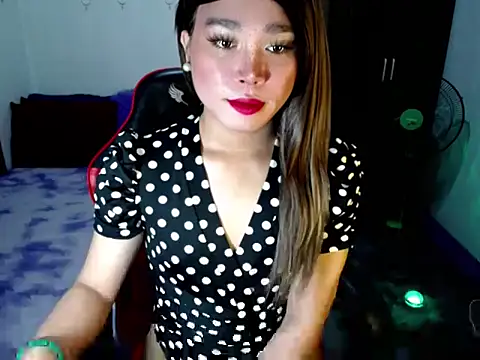 Urassiansweetcummer online show from 12-15-25, 02:28