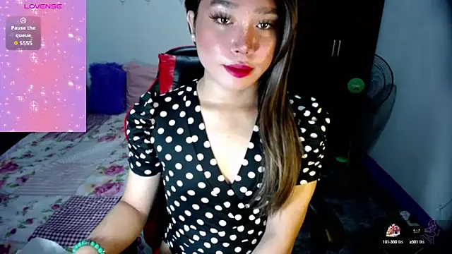 Urassiansweetcummer online show from 10-17-25, 02:04