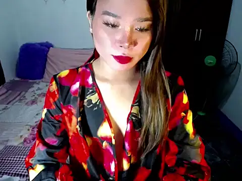 Urassiansweetcummer online show from 10-29-25, 02:10