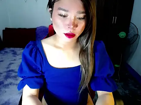 Urassiansweetcummer online show from 11-19-25, 01:38