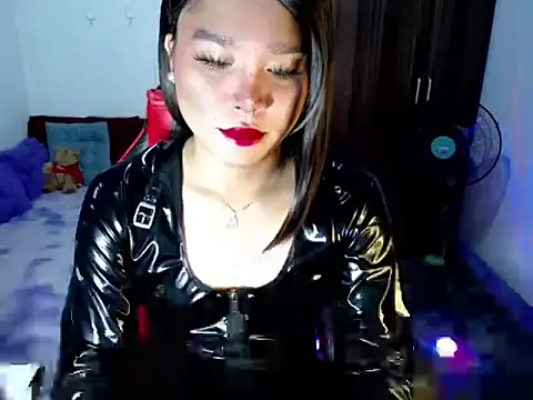 Snapshot of Urassiansweetcummer chatting on 05-05-26, 01:30 Urassiansweetcummer online show from 05-05-26, 01:30