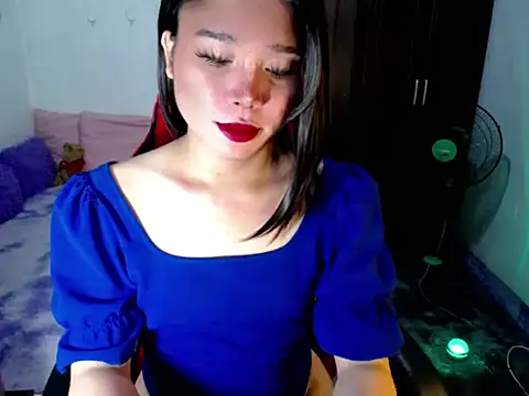 Snapshot of Urassiansweetcummer chatting on 05-31-26, 03:45 Urassiansweetcummer online show from 05-31-26, 03:45