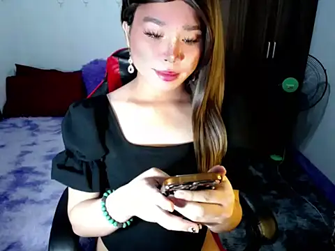 Urassiansweetcummer online show from 11-26-25, 02:50