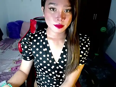 Urassiansweetcummer online show from 10-26-25, 01:39