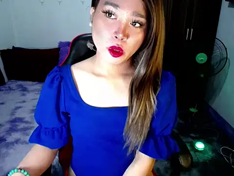 Urassiansweetcummer online show from 12-19-25, 02:15