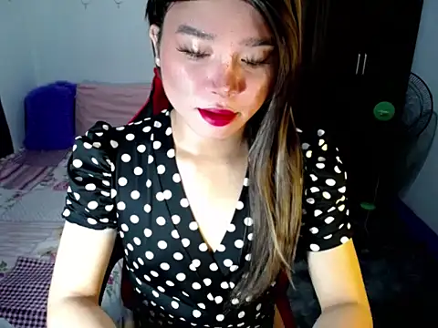 Urassiansweetcummer online show from 10-23-25, 02:10