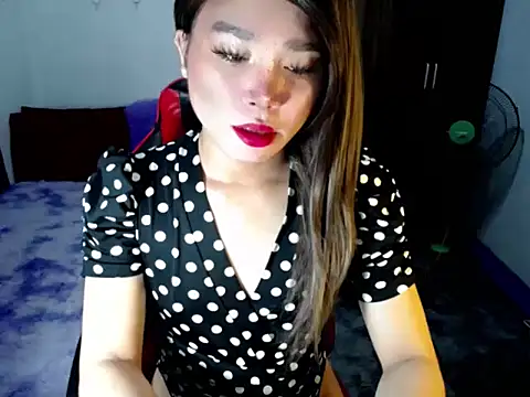 Urassiansweetcummer online show from 11-23-25, 01:59