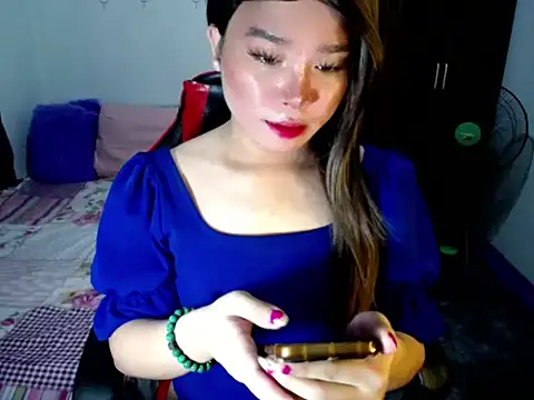 Urassiansweetcummer online show from 10-15-25, 02:21