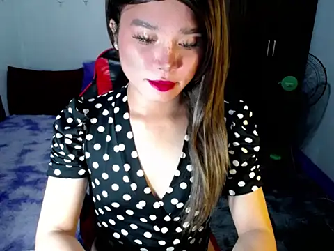 Urassiansweetcummer online show from 11-20-25, 12:28