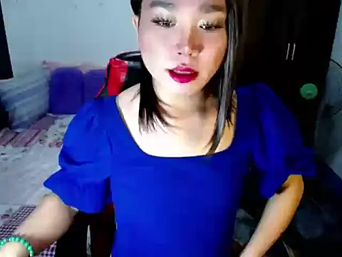 Urassiansweetcummer online show from 09-24-25, 02:07