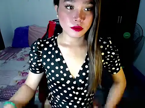 Urassiansweetcummer online show from 10-20-25, 02:13