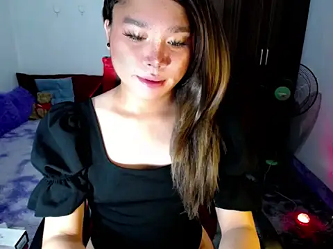 Urassiansweetcummer online show from 04-16-26, 05:57