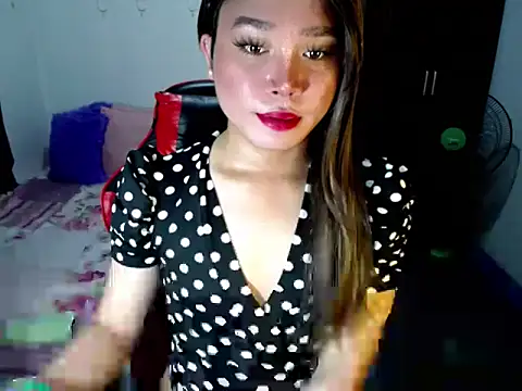 Urassiansweetcummer online show from 10-18-25, 02:35