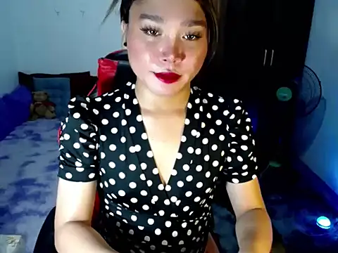 Urassiansweetcummer online show from 04-13-26, 05:11