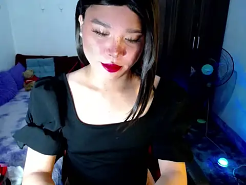 Snapshot of Urassiansweetcummer chatting on 05-16-26, 01:26 Urassiansweetcummer online show from 05-16-26, 01:26