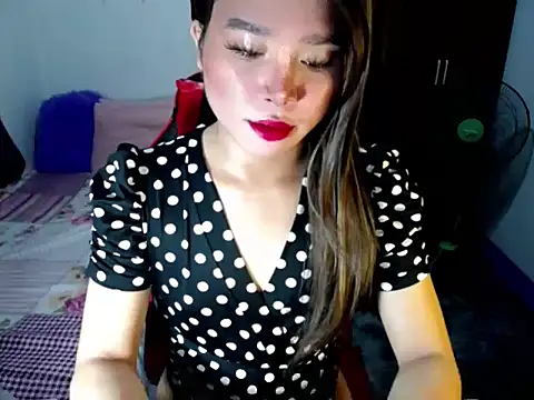 Urassiansweetcummer online show from 10-22-25, 01:49