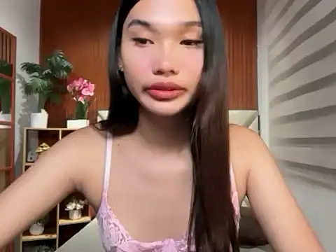 Snapshot of universal_slutt chatting on 06-19-26, 05:19 universal slutt online show from 06-19-26, 05:19