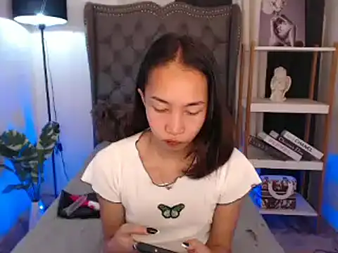 Sweet kittyxx online show from 11-08-25, 04:27