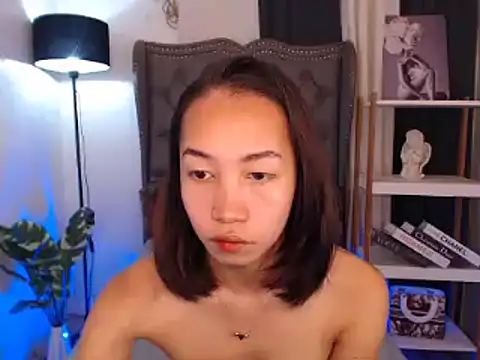 Snapshot of Sweet_kittyxx chatting on 10-07-25, 04:13 Sweet kittyxx online show from 10-07-25, 04:13