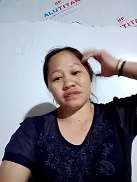 Snapshot of Phiphi135 chatting on 04-02-26, 02:35 Phiphi135 online show from 04-02-26, 02:35