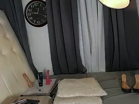 Foxxy Barbie online show from 05-06-26, 06:06
