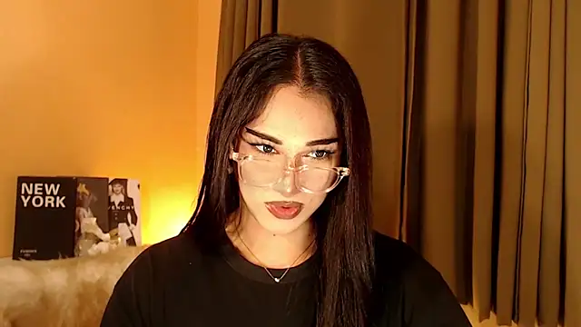 Snapshot of magnificent_kitana chatting on 10-16-25, 12:35 magnificent kitana online show from 10-16-25, 12:35