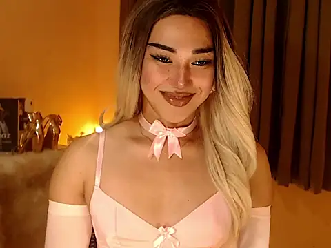 Snapshot of magnificent_kitana chatting on 09-21-25, 01:38 magnificent kitana online show from 09-21-25, 01:38