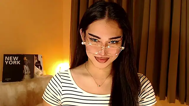 Snapshot of magnificent_kitana chatting on 10-19-25, 01:25 magnificent kitana online show from 10-19-25, 01:25