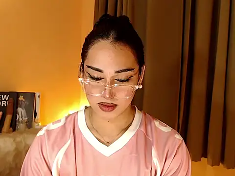 Snapshot of magnificent_kitana chatting on 10-24-25, 10:47 magnificent kitana online show from 10-24-25, 10:47