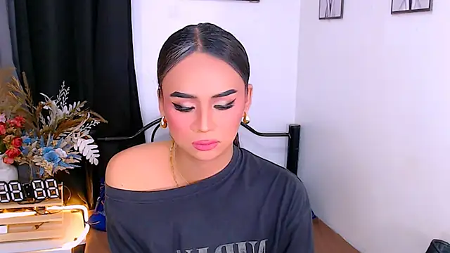 Zialustts online show from 03-06-26, 01:06