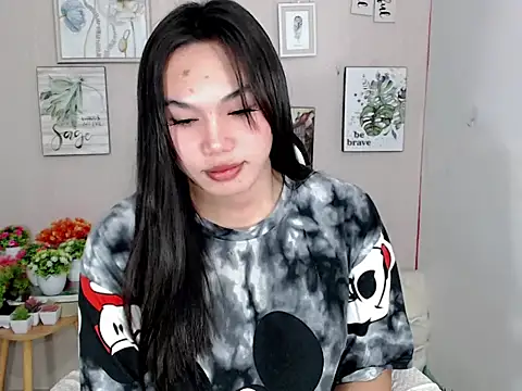 Snapshot of liane_mei chatting on 06-14-26, 02:24 liane mei online show from 06-14-26, 02:24