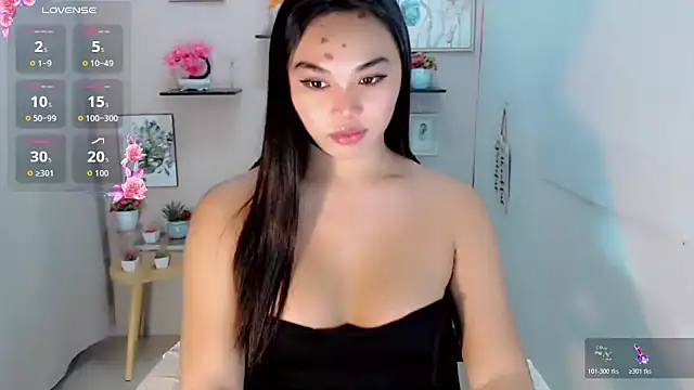 Snapshot of liane_mei chatting on 06-29-26, 05:45 liane mei online show from 06-29-26, 05:45