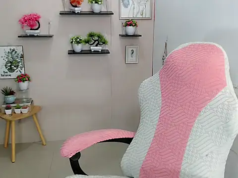Snapshot of liane_mei chatting on 07-14-26, 02:05 liane mei online show from 07-14-26, 02:05