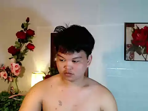 Snapshot of Reynelcock chatting on 07-13-26, 04:34 Reynelcock online show from 07-13-26, 04:34
