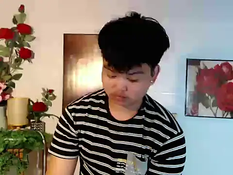 Snapshot of Reynelcock chatting on 07-18-26, 09:29 Reynelcock online show from 07-18-26, 09:29
