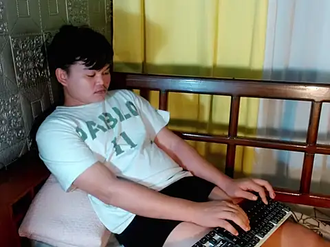 Reynelcock online show from 10-21-25, 05:34