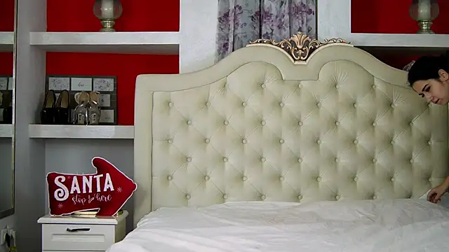 SarraRay online show from 11-21-25, 06:07