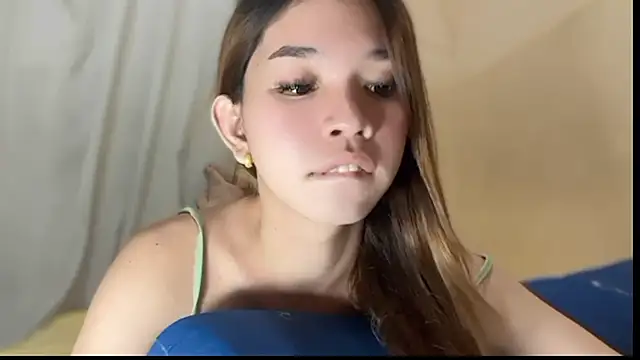 Daddiesgirlrianne69 online show from 04-22-26, 12:34