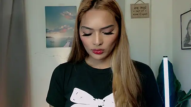 Snapshot of Wena_Larson88 chatting on 09-18-25, 09:12 Wena Larson88 online show from 09-18-25, 09:12