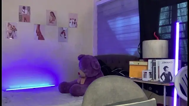 Snapshot of CassieXMarga chatting on 02-13-26, 04:23 CassieXMarga online show from 02-13-26, 04:23