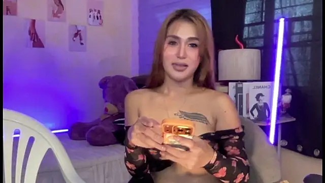 Snapshot of CassieXMarga chatting on 02-14-26, 05:51 CassieXMarga online show from 02-14-26, 05:51