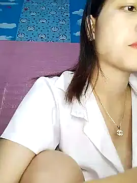 Snapshot of Heny_LT chatting on 10-23-25, 02:32 Heny LT online show from 10-23-25, 02:32