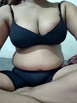 Snapshot of HOTT_SHANAYA chatting on 09-08-25, 04:39 HOTT SHANAYA online show from 09-08-25, 04:39